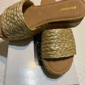 NWT Bamboo Slide in wedge